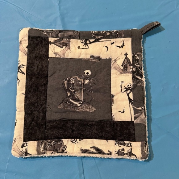 Tim Burton’s The Nightmare Before Christmas Quilted Pot Holders - Picture 1 of 6